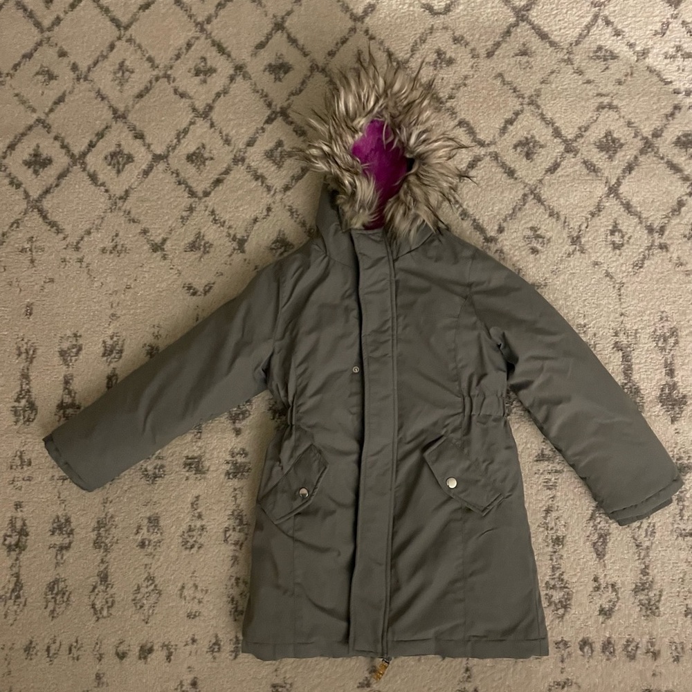 Cat & Jack winter hooded jacket. Great condition. Girl Size 6/6X. Color gray.